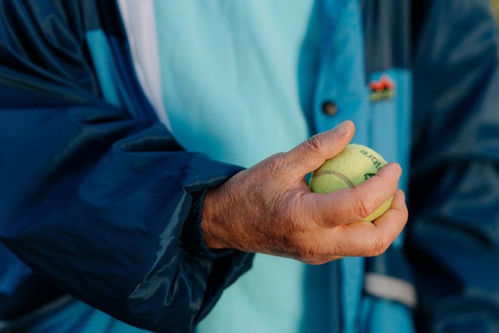 Come usare le palline da tennis per il massaggio del mal di schiena